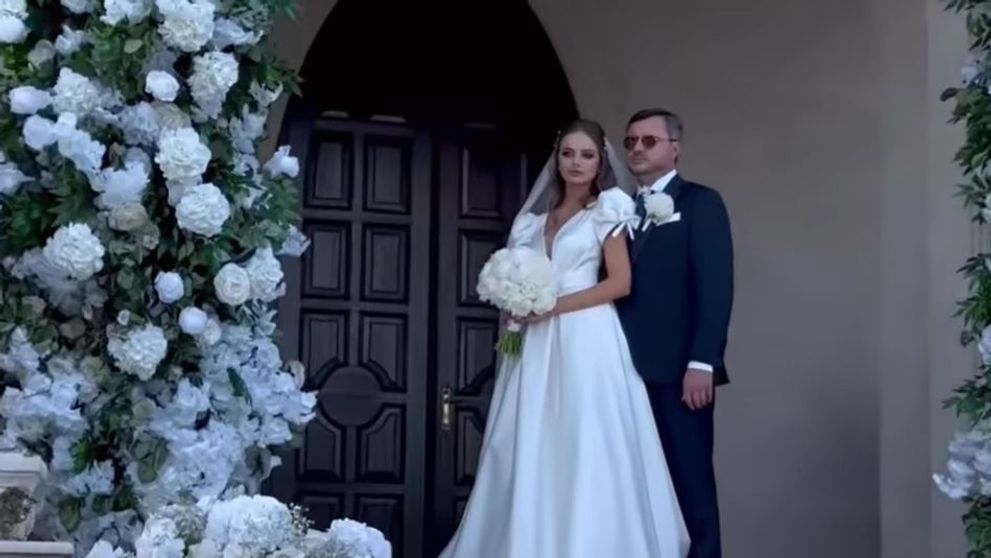 Milionarul Gabriel Stati s-a căsătorit cu Miss Bikini Moldova. Anastasia Fotachi este cu 20 de ani mai tânără decât el