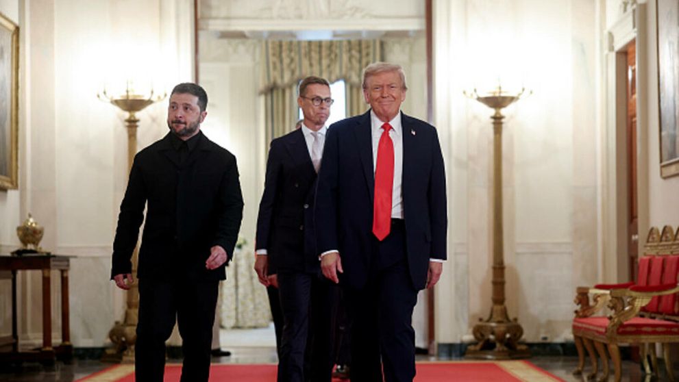 Cât a costat costumul lui  Zelenski de la întâlnirea cu Donald Trump și ce semnal puternic pentru SUA și pentru lume a dat
