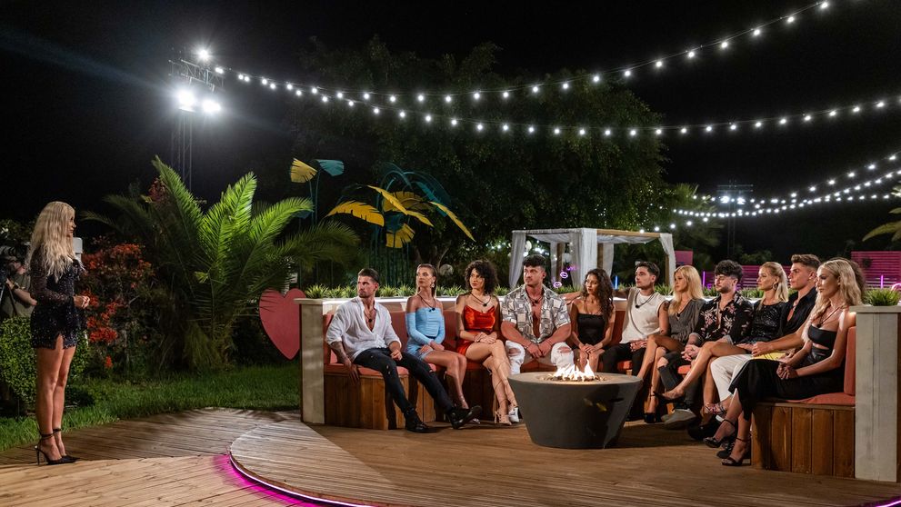Concurenții Love Island România trăiesc intens prima recuplare! Alina Ceușan: „E foarte important să fiți într-un cuplu, a fi singur înseamnă a fi în pericol!”