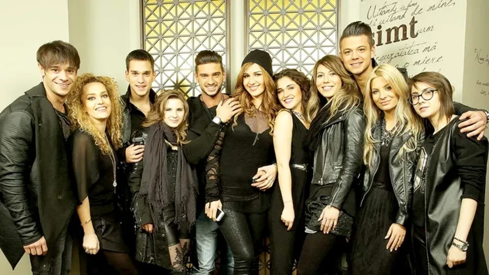 Trupa Lala Band s-a reunit după 12 ani. Tinerii cunoscuți pentru serialele fenomen de la PRO TV, „Pariu cu viața” și „O nouă viață” erau idolii a milioane de tineri în anii 2000. Imaginile momentului cu cei mai îndrăgiți cântăreți din România