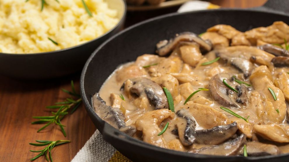 Stroganoff de vita cu ciuperci salbatice si cus-cus