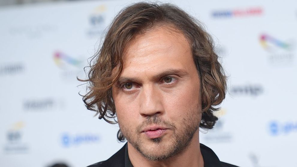 A emoționat o lume întreagă cu rolul din „Miracol în celula 7”. Aras Bulut Iynemli aduce Turciei un premiu Emmy pentru serialul „Deha”
