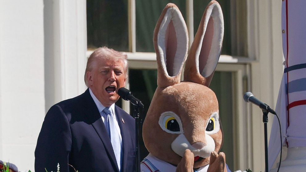 Donald Trump, discurs delirant lângă iepurașul de Paște! Declarațiile care au stârnit revoltă: „La o vânătoare de ouă pentru copii. Demența e reală”