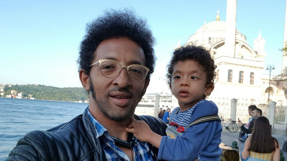 Leon, fiul lui Kamara, a fost operat în Barcelona. Cum se simte micuțul acum