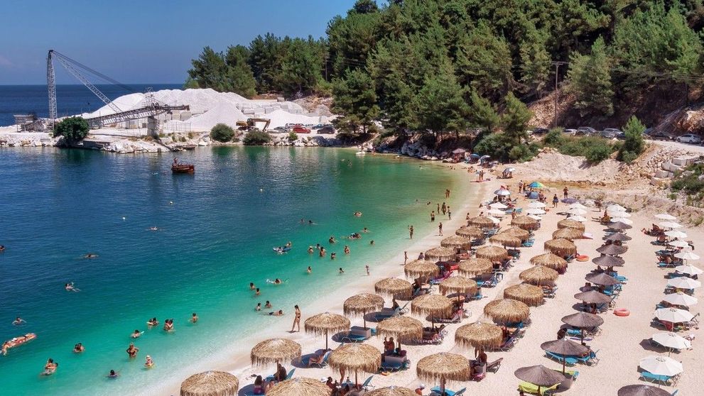 Vești proaste pentru românii aflați în vacanta în Thassos: accesul imposibil pe cele mai frumoase plajă de pe insulă