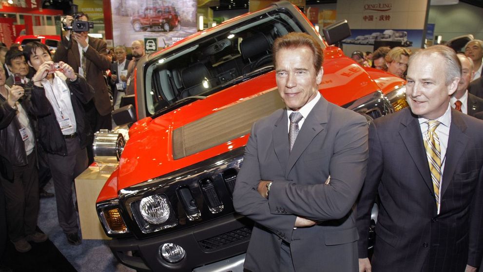 Terminatorul eco. Arnold Schwarzenegger conduce primul Hummer electric din lume