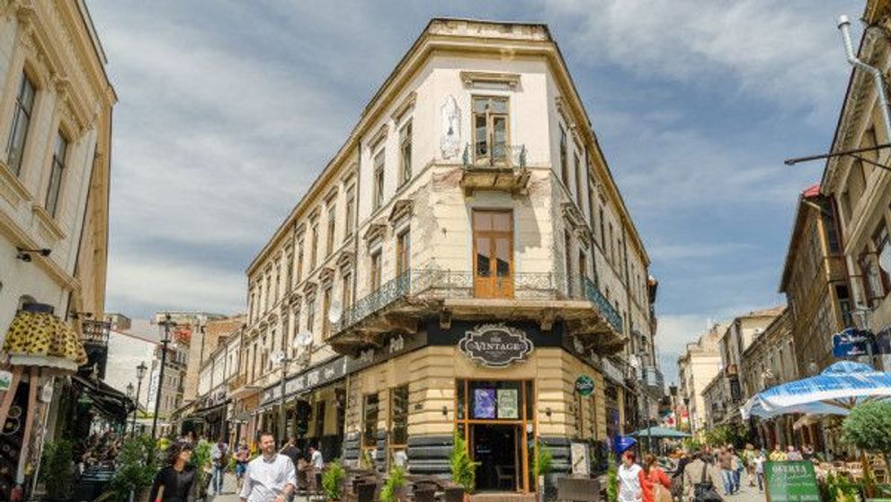 Imagini din Bucuresti si Romania rurala, promovate de un reporter National Geographic, pe Twitter - FOTO