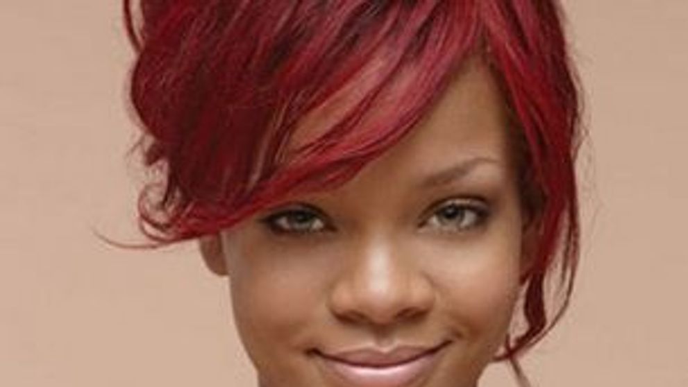 Rihanna pozeaza nud pentru o campanie publicitara! FOTO