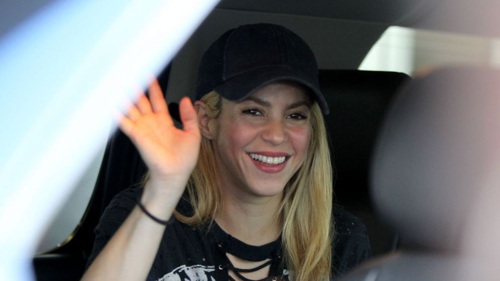 Imagini rare cu Shakira si Gerard Pique, alaturi de cei doi copii. Cum au fost surprinsi cei patru la aeroport