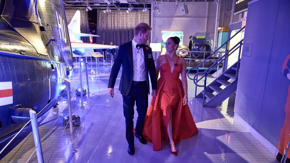 Meghan Markle, ravistantă într-o rochie roșie de gală: 