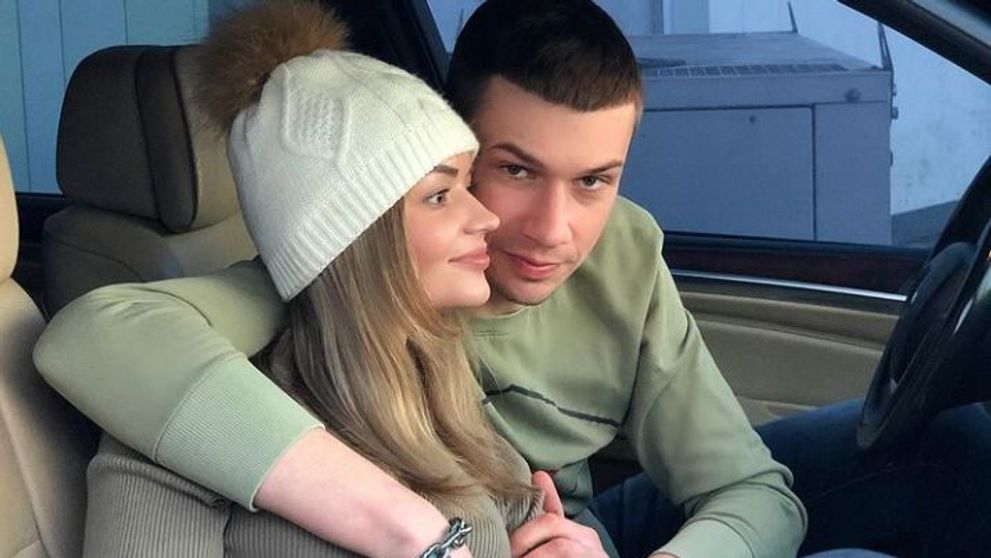 Doi minori și-au legat mâinile cu un lanț, fiind inspirați de povestea cuplului din Ucraina. Ce reacții au stârnit