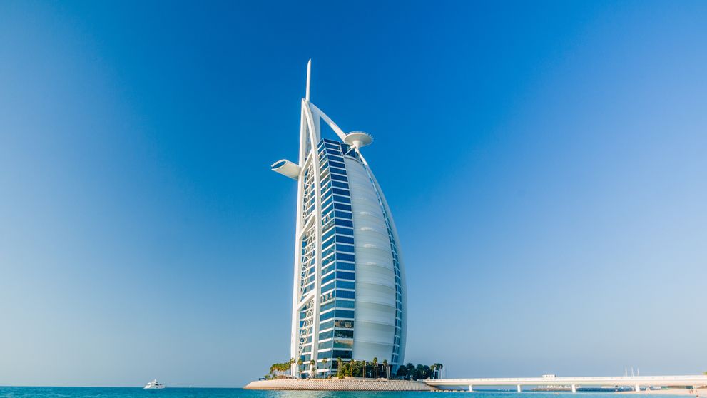 Burj Al Arab se închide. Motivul pentru care celebrul hotel-simbol din Dubai își suspendă activitatea