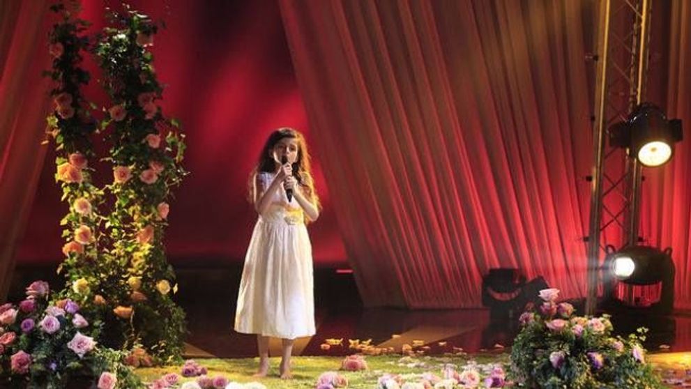 Fetita care la doar 9 ani ar putea fi comparata cu Lana Del Rey. Vocea ei iti da fiori - VIDEO