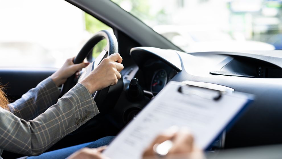 Un român a susținut examenul auto de 60 de ori până a reușit să-l ia. Câți bani a cheltuit în cei 7 ani de încercări