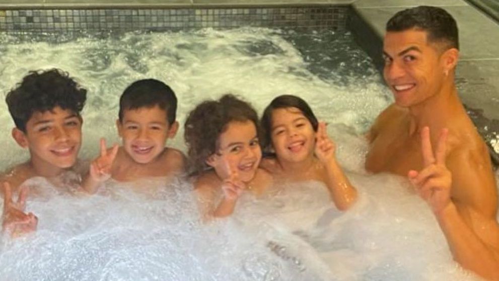 Cristiano Ronaldo și Georgina au dezvăluit sexul gemenilor. Modul inedit prin care ceilalți copii au aflat vestea