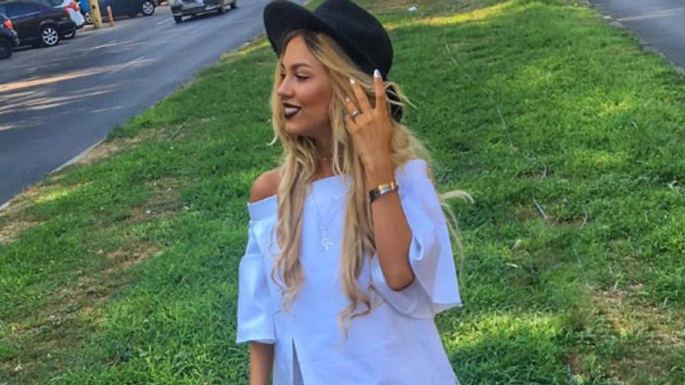 Maria Mirabela, fosta concurenta de la Vocea Romaniei, e mai seducatoare ca niciodata. Cat de mult si-a schimbat stilul