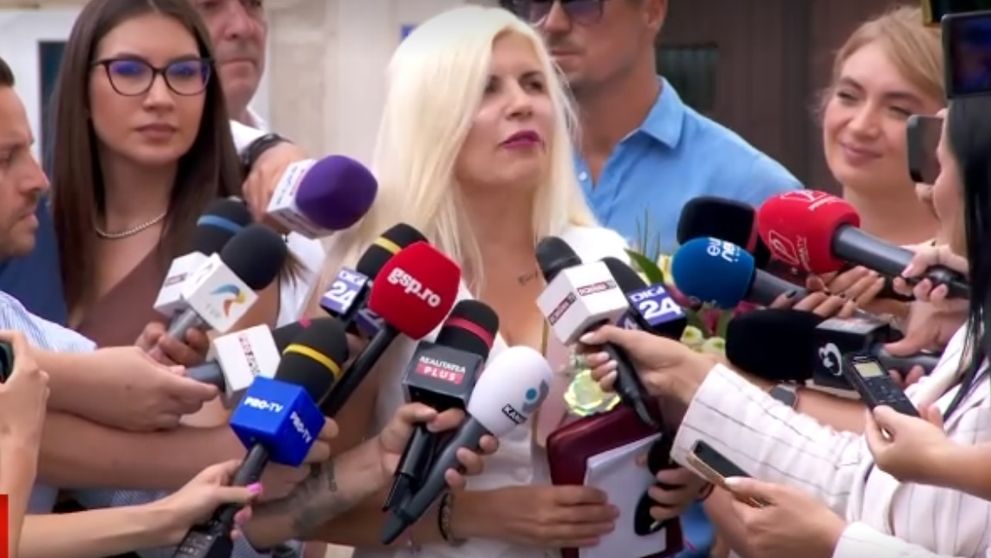 Elena Udrea a ieșit din închisoare. Unde vrea să se angajeze fosta Blondă de la Cotroceni: Sper să mă întreţină soţul până îmi găsesc ceva de lucru