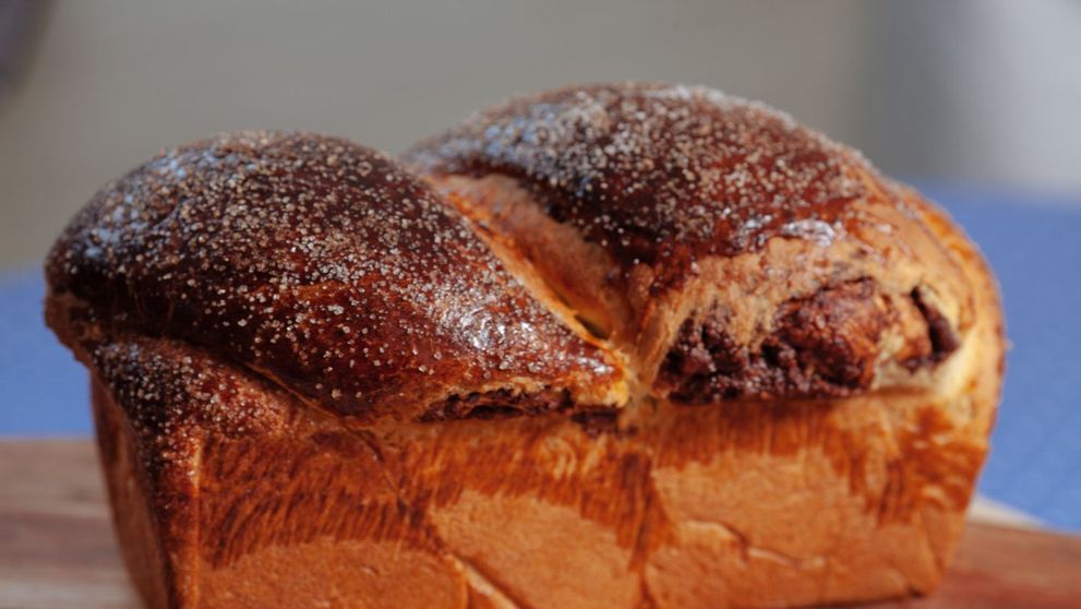 Cozonac cu nuca, cacao si stafide