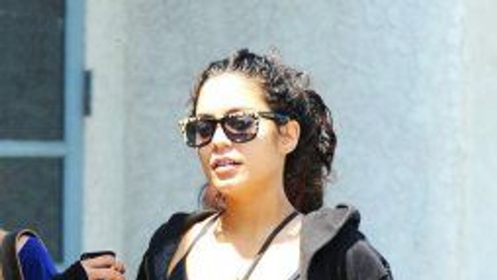 Vanessa Hudgens si-a uitat sutienul acasa! FOTO