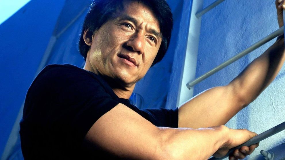 In filme bate tot ce prinde, in viata reala e simpatic foc. Jackie Chan vine maine in Romania: 