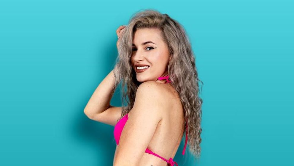 Denisa, noul bombshell, își face apariția în vila Love Island România: „Caut un bărbat puternic, matur și protector”