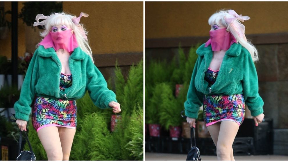 E o apariție și la 74 de ani! Celebra actriță de la Hollywood și sex-simbolul anilor ‘80, surprinsă recent de paparazzi pe străzile din Los Angeles
