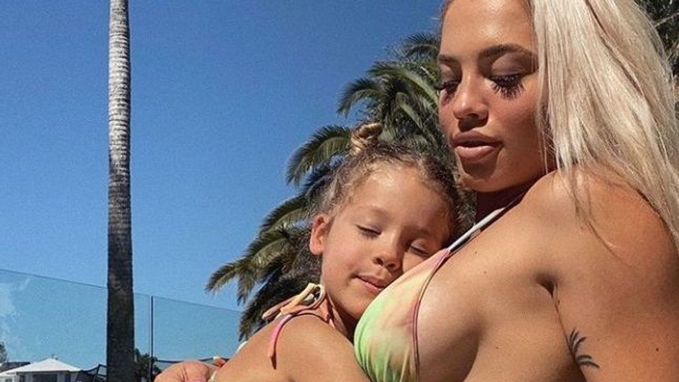 Tammy Hembrow, cu copiii la plajă. Cum a pozat cea mai sexy mămică de pe internet