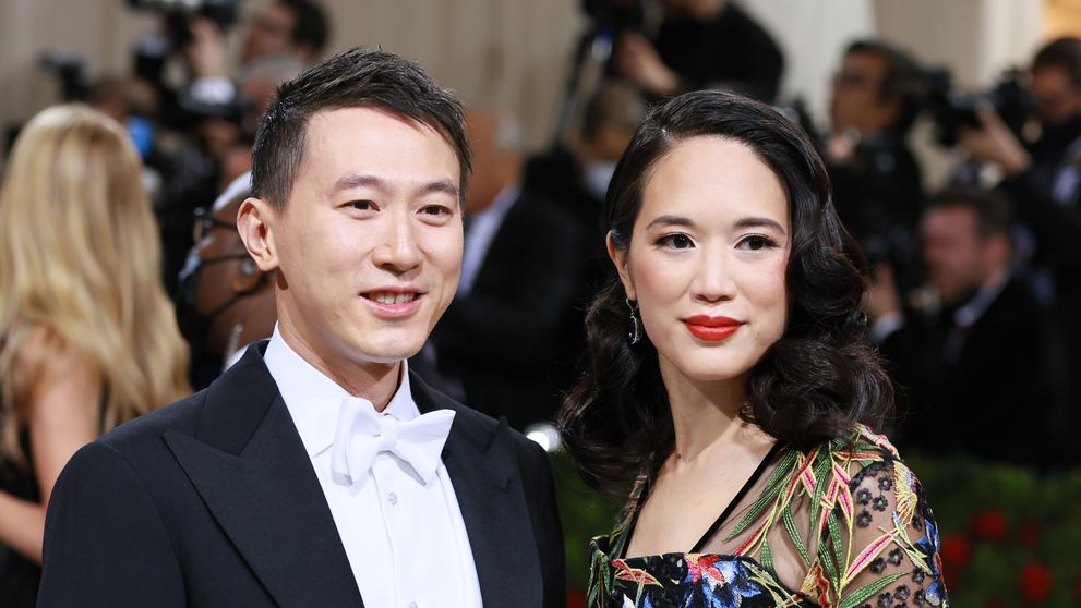 Ce frumoasă este Vivian Kao, soția CEO-ului TikTok! Cei doi au împreună trei copii, dar nu au voie să folosească celebra aplicație