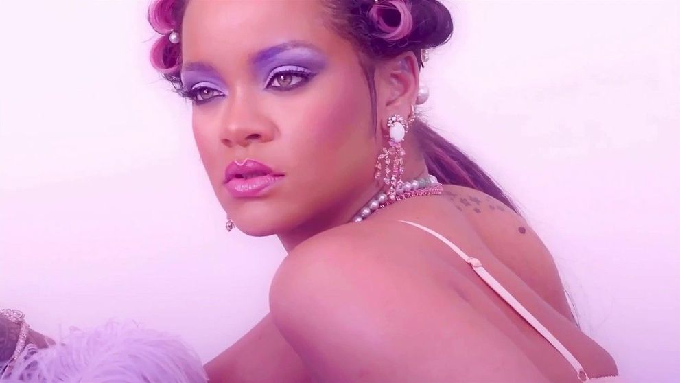 Rihanna, în lenjerie intimă. Imaginile care ”au dat foc” internetului