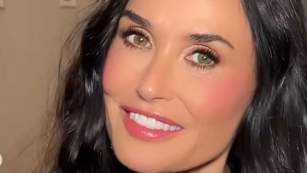 O vezi rar în asemenea ipostaze. Demi Moore își arată tenul fără machiaj înainte de Gala Oscar. Cum arată actrița la 62 de ani fără niciun artificiu de înfrumusețare