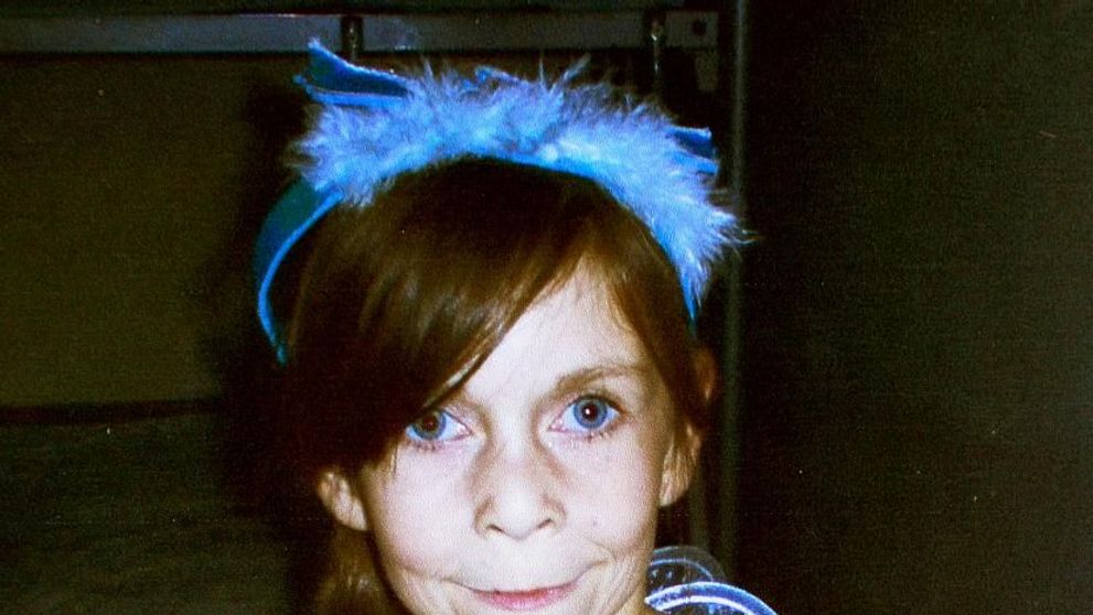 Arata ca o bunicuta, insa in realitate este adolescenta. Ce se intampla cu tanara