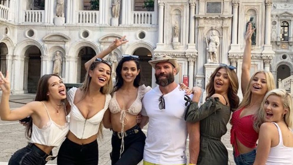 Ce mai face Dan Blizerian, supranumit „Regele Instagramului”. Celebrul jucător de poker și-ar fi dat tatăl în judecată