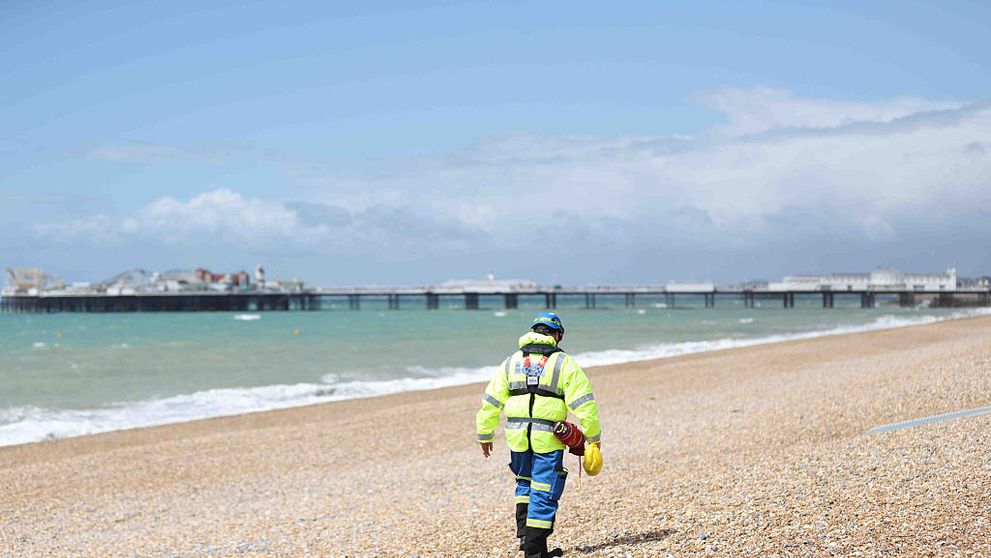 Triplă tragedie în Marea Britanie! Trei surori au murit, în mod misterios, pe o plajă. Tatăl lor, devastat