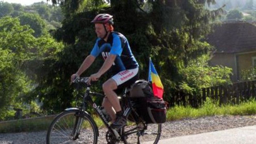 El este romanul care va parcurge 3.000 de km pe o bicicleta ca sa-si promoveze cauza: Cu ce se ocupa de fapt omul