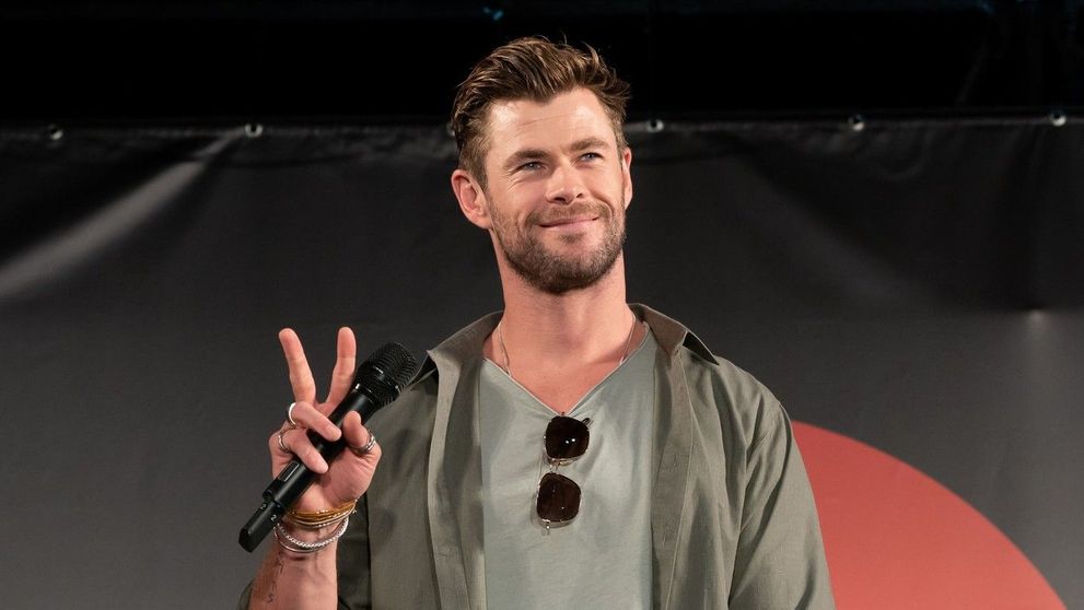 Transformarea în Hulk Hogan începe să prindă contur. Cum a fost fotografiat Chris Hemsworth