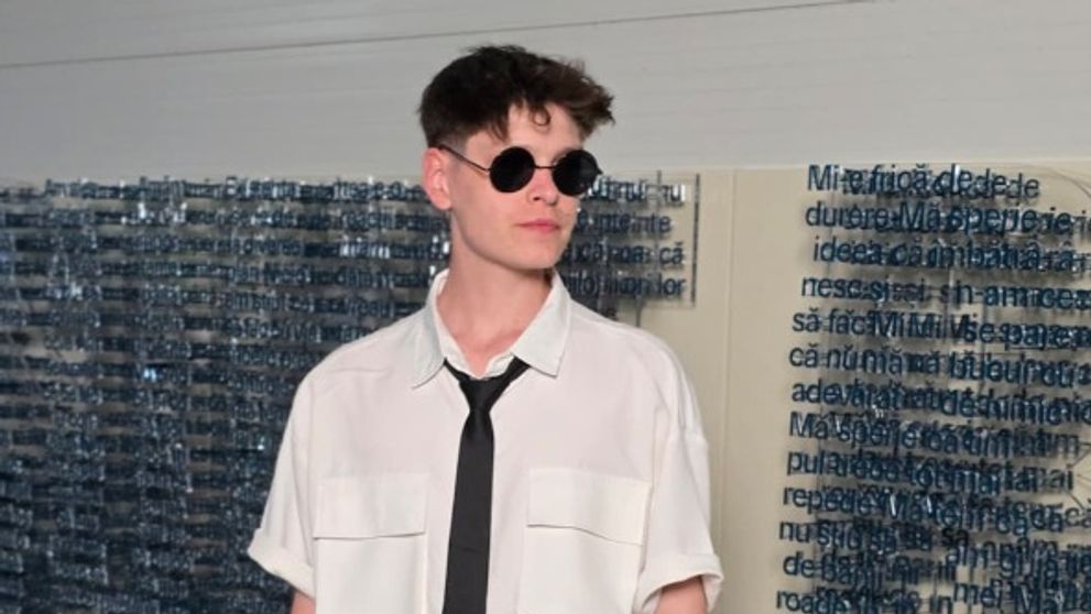 Cine este BalanDPB, influencerul care aduce istoria și arta în feed-ul generației Z: „Oamenii mă urmăresc pentru informații, nu pentru a arunca cu ură”