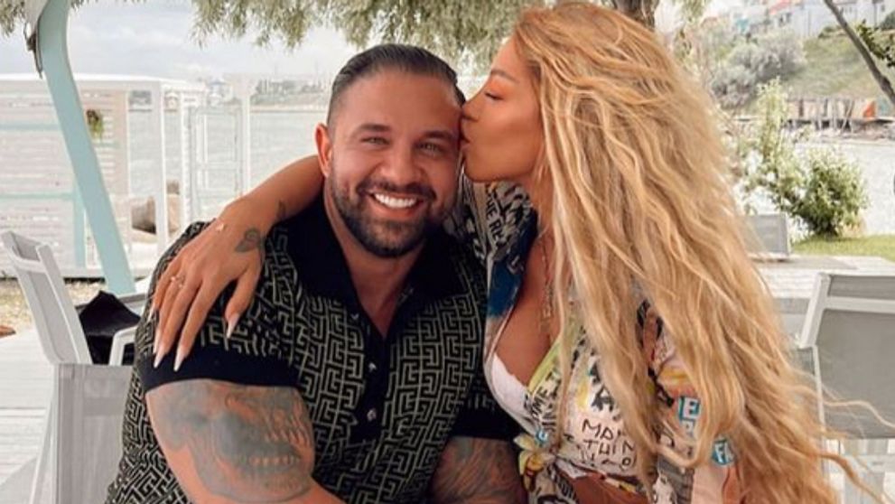 Alex Bodi a mers după Ema Uta, tocmai în Mykonos, deși era într-o relație. Afaceristul încearcă să o împace, după ce a umilit-o public: „I-am zis niște chestii”