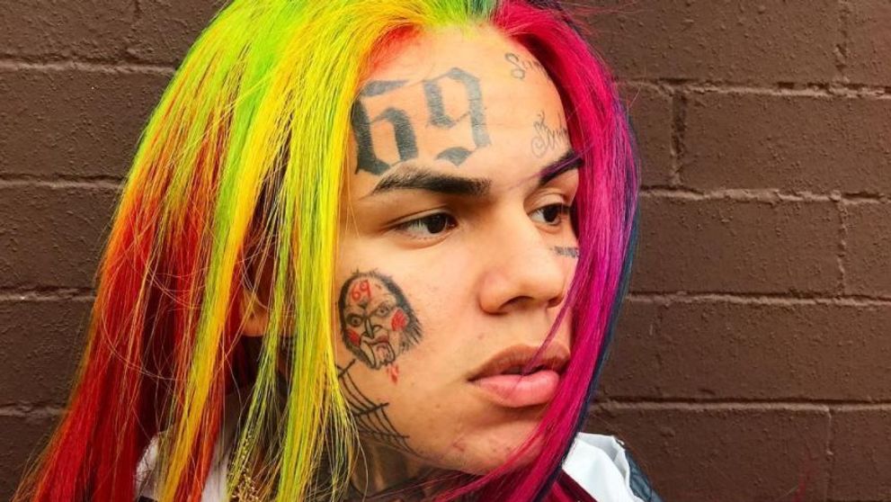 Cine este Tekashi 6ix9ine și cum a ajuns în atenția FBI. Povestea celui mai scandalos rapper din showbiz-ul american