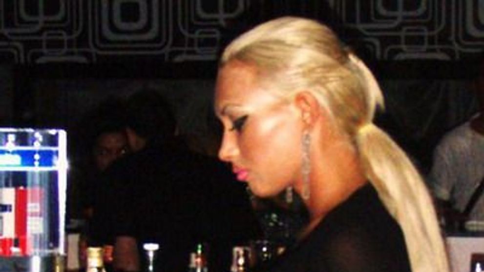 Andra Ponomarenco: blonda, sexoasa, siliconata, dar face bani... din pictura - VIDEO