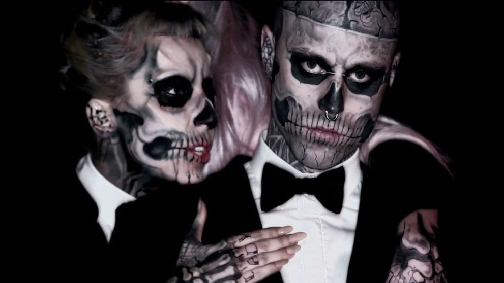 Lady Gaga le cere scuze rudelor lui Zombie Boy, modelul care a fost găsit mort săptămâna trecută. Care e motivul