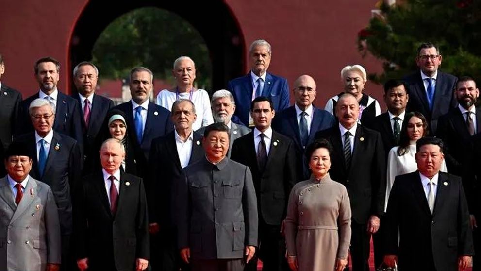Cum arată ținuta aleasă de Viorica Dăncilă pentru parada militară din China