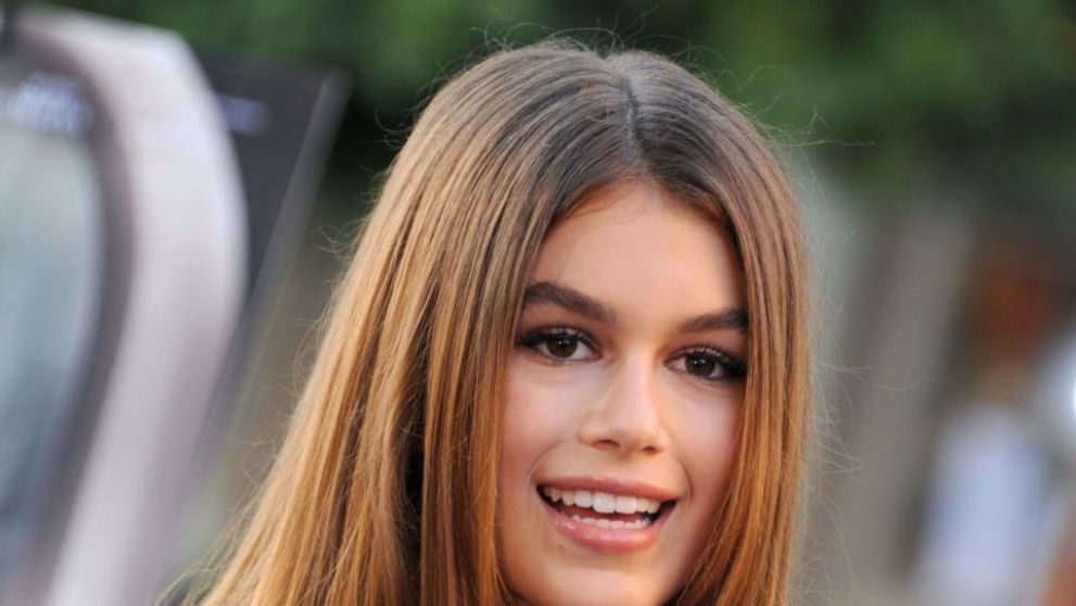 Kaia Gerber, imaginea noii campanii Chanel. Casa de moda a fost aspru criticata pentru aceasta alegere