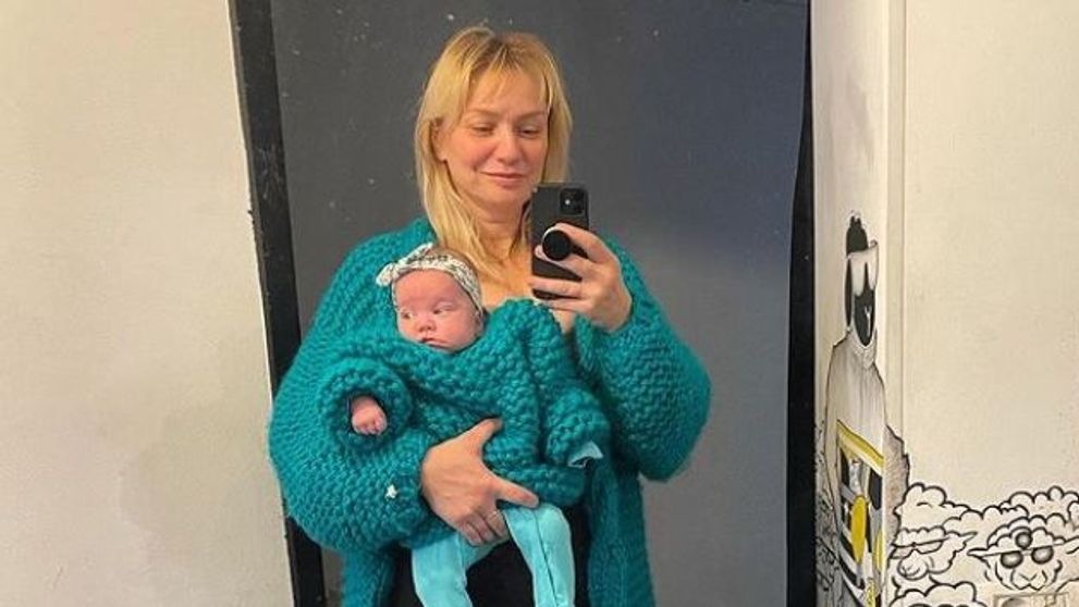 Cristina Cioran şi fetiţa ei au COVID-19! Care este starea lor după ce au fost internate în spital