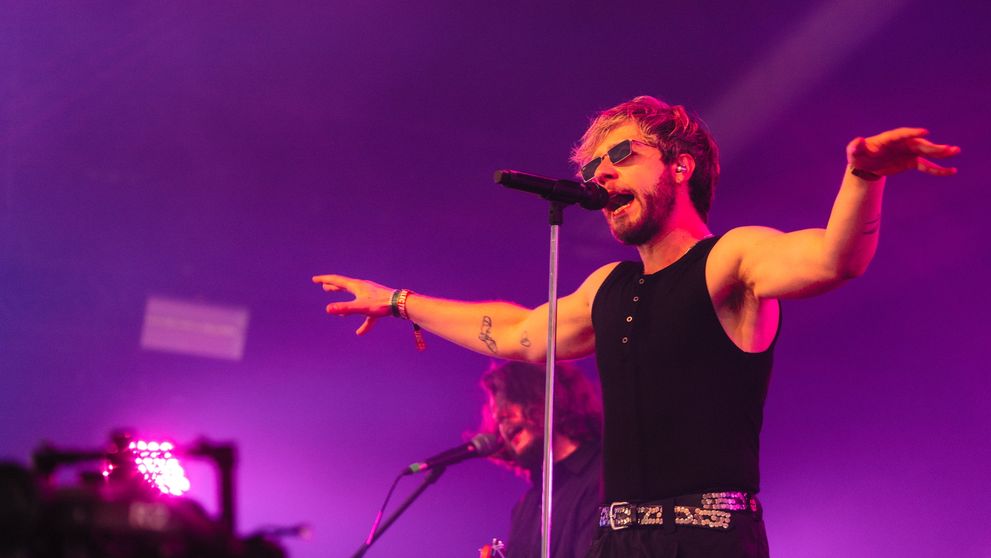 Dimitri’s Bats, despre 2025, primul vinil din carieră, experiența festivalurilor europene și modul în care muzica lor continuă să depășească granițele: „Nu e chiar așa ușor cum pare să cânți afară!”