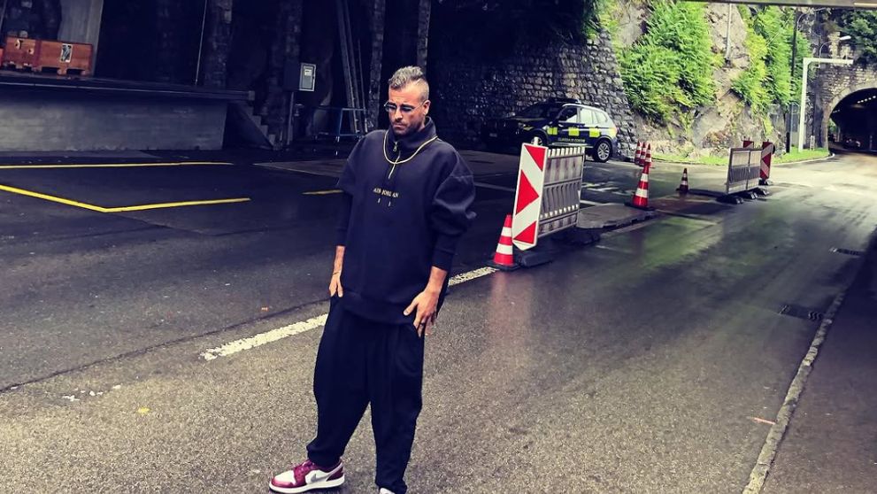 Un artist în vârstă de doar 35 de ani a murit, după ce ar fi fost luat la bătaie de polițiști, chiar în propria locuință. Motivul pentru care oamenii legii au mers acasă la el