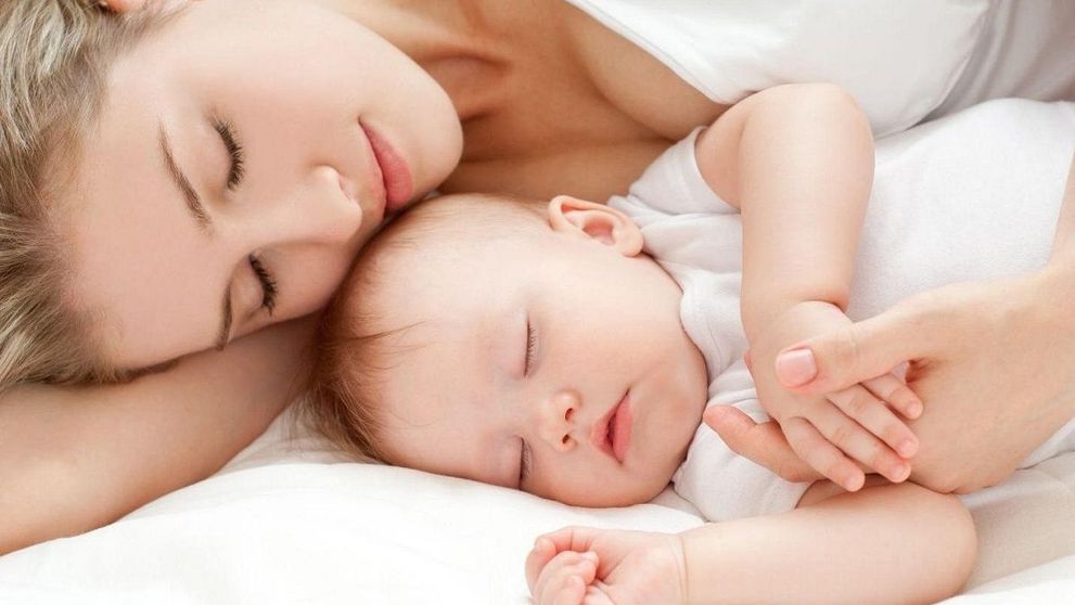 (P) Beneficii co-sleeping: Cum te ajută separatoarele pentru pat