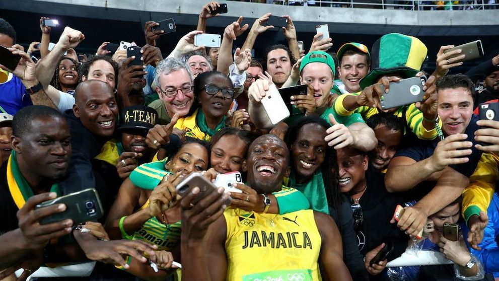 Usain Bolt si-a cerut iubita in casatorie. Imaginea care a facut inconjurul internetului 