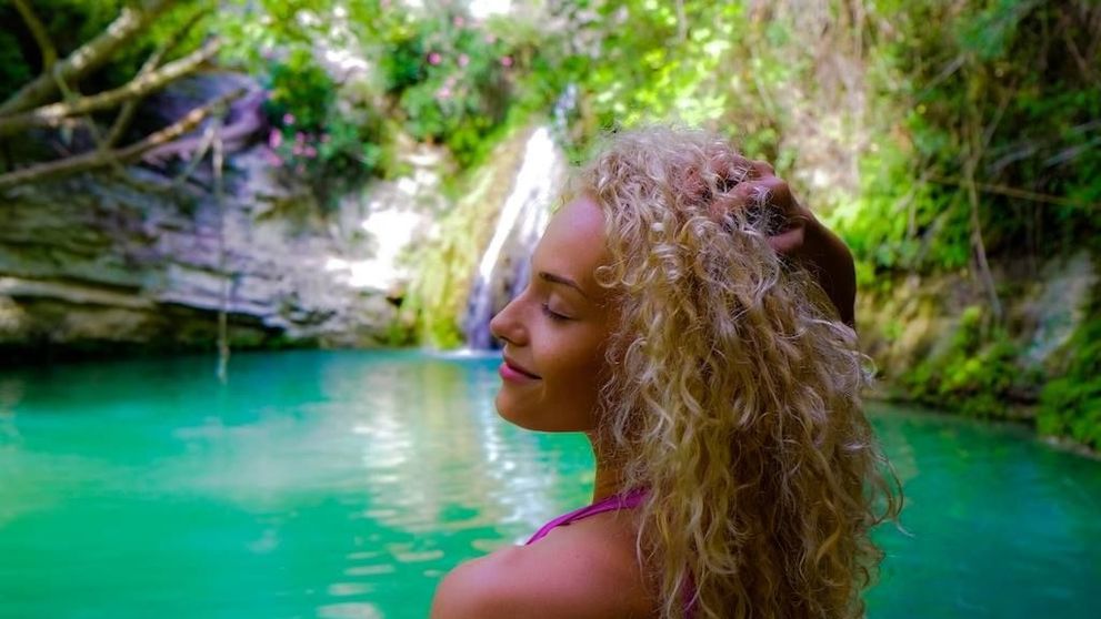Alexia Talavutis, imaginea prin care a incis butonul de like. Look-ul natural al vedetei, o adevarata surpriza