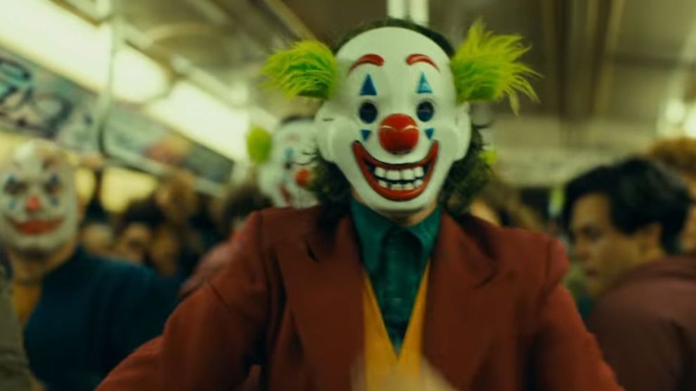 Scene șocante într-un tren din Tokyo! Un bărbat deghizat în Joker a înjunghiat 17 pasageri în noaptea de Halloween 