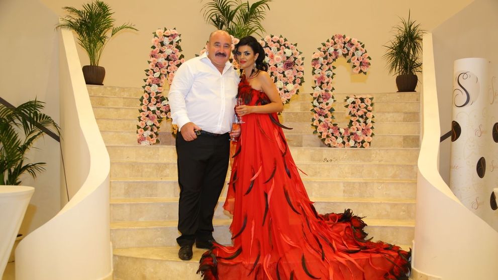 Cine este Claudia „Brazilianca”, femeia care l-a făcut pe Nuțu Cămătaru să divorțeze și să se însoare din nou în penitenciar! Bruneta fatală i-a sucit mințile și se pare că l-a schimbat